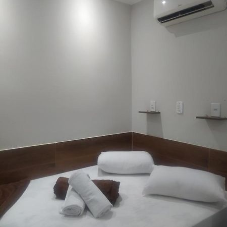 Pousada Quarto Casal Com Ar,Frigobar, Garagem Hotel Aparecida  Exterior foto